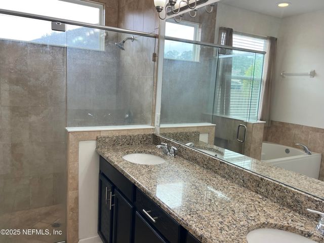 11823 CARSON LAKE Drive W, Jacksonville, FL 32221