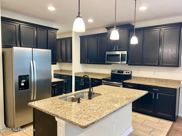 11823 CARSON LAKE Drive W, Jacksonville, FL 32221