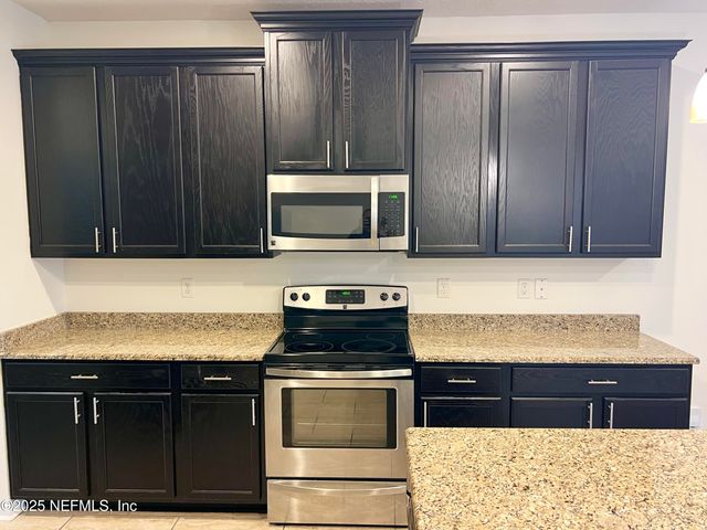 11823 CARSON LAKE Drive W, Jacksonville, FL 32221