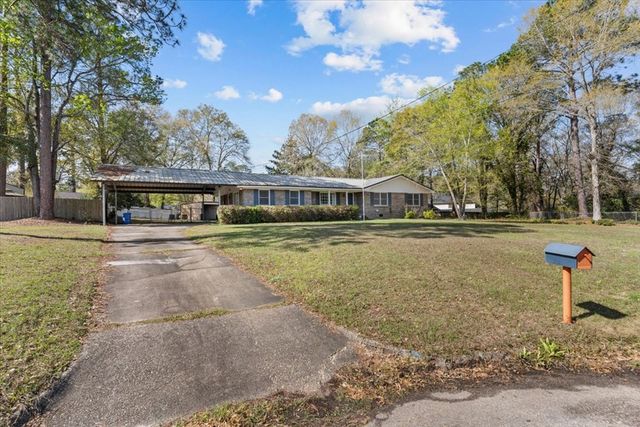 1003 Camelot Court, Dothan, AL 36303