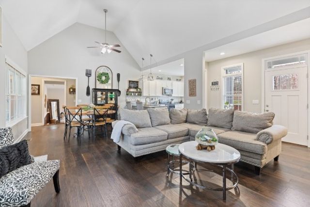 1521 Liberty Rd, Charlotte, TN 37036