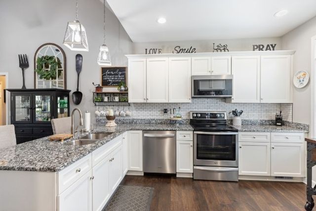 1521 Liberty Rd, Charlotte, TN 37036