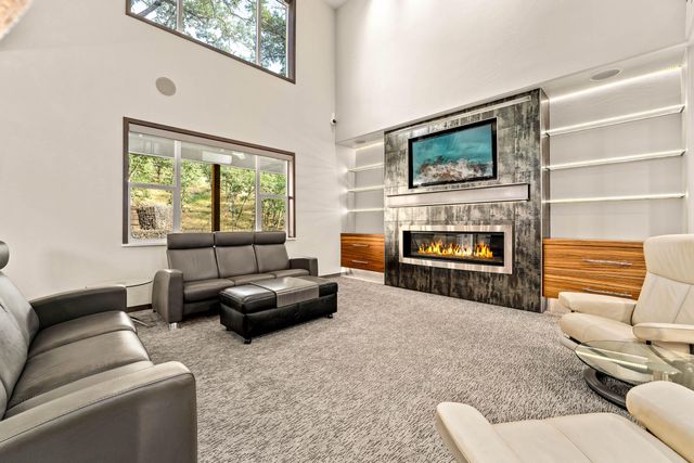 182 Wards Creek Road, Rogue River, OR 97537