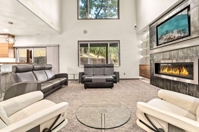 182 Wards Creek Road, Rogue River, OR 97537