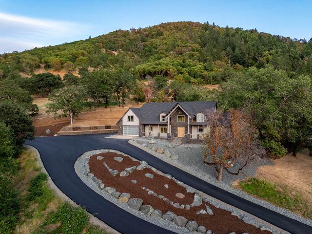 182 Wards Creek Road, Rogue River, OR 97537