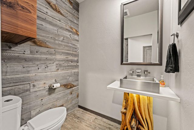 182 Wards Creek Road, Rogue River, OR 97537