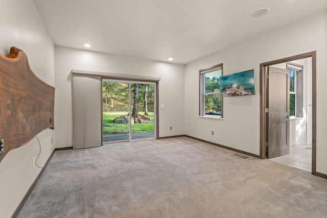 182 Wards Creek Road, Rogue River, OR 97537