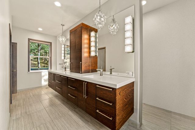 182 Wards Creek Road, Rogue River, OR 97537