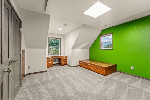 182 Wards Creek Road, Rogue River, OR 97537