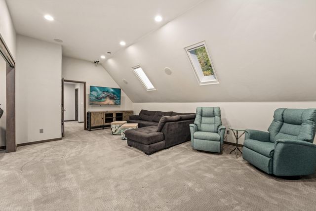 182 Wards Creek Road, Rogue River, OR 97537