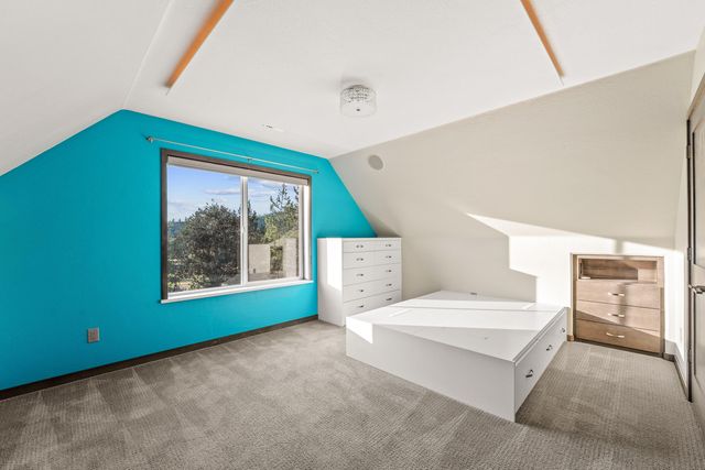 182 Wards Creek Road, Rogue River, OR 97537