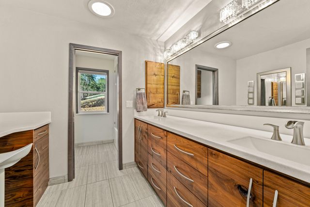 182 Wards Creek Road, Rogue River, OR 97537