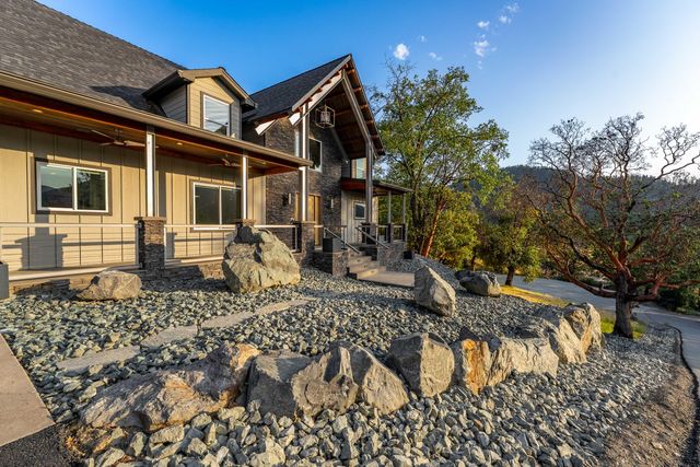 182 Wards Creek Road, Rogue River, OR 97537