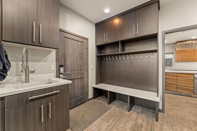 182 Wards Creek Road, Rogue River, OR 97537