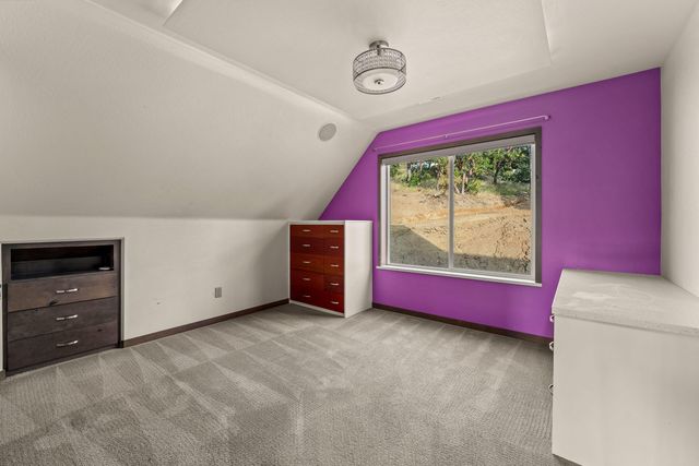 182 Wards Creek Road, Rogue River, OR 97537