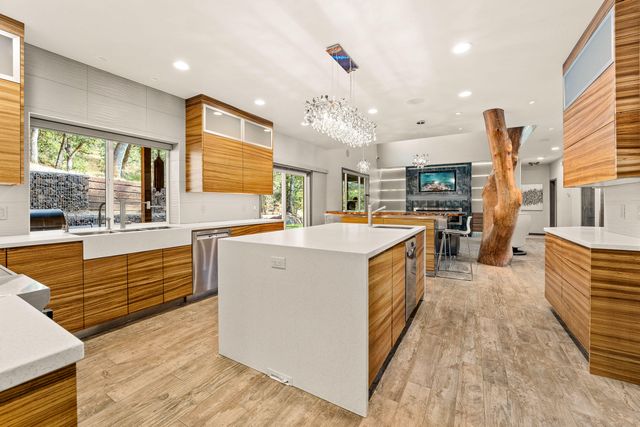 182 Wards Creek Road, Rogue River, OR 97537