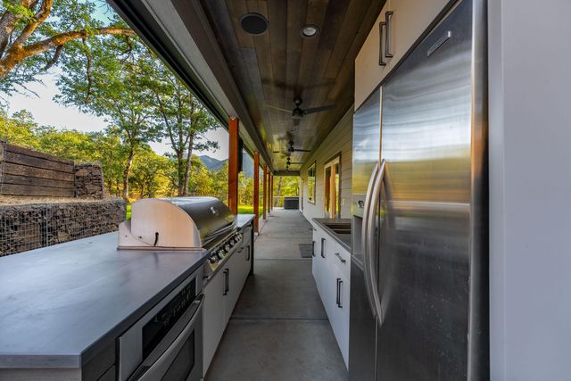 182 Wards Creek Road, Rogue River, OR 97537