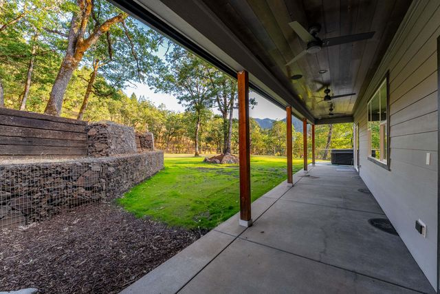 182 Wards Creek Road, Rogue River, OR 97537