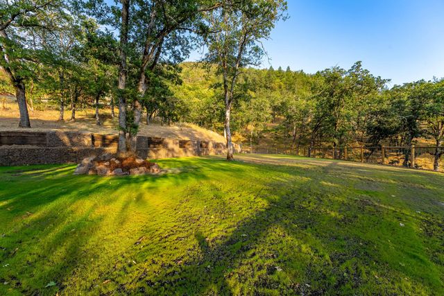 182 Wards Creek Road, Rogue River, OR 97537