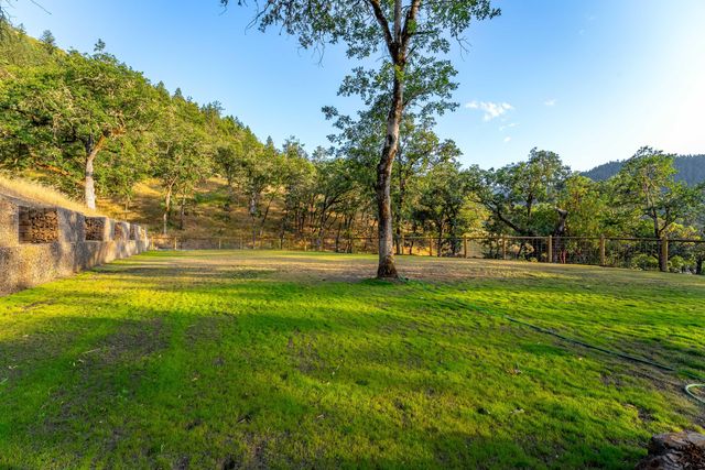 182 Wards Creek Road, Rogue River, OR 97537