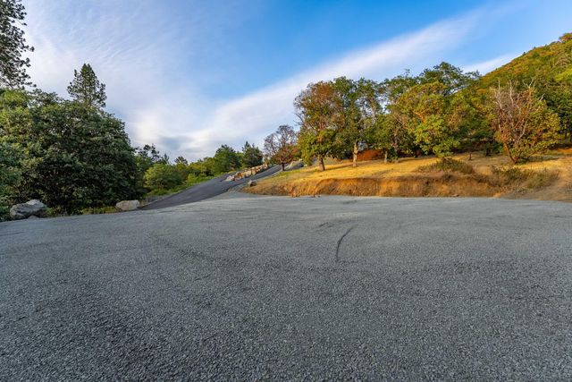 182 Wards Creek Road, Rogue River, OR 97537