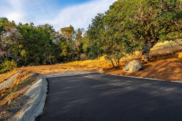 182 Wards Creek Road, Rogue River, OR 97537