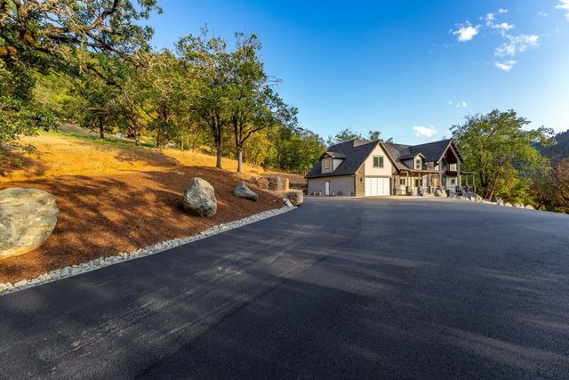 182 Wards Creek Road, Rogue River, OR 97537