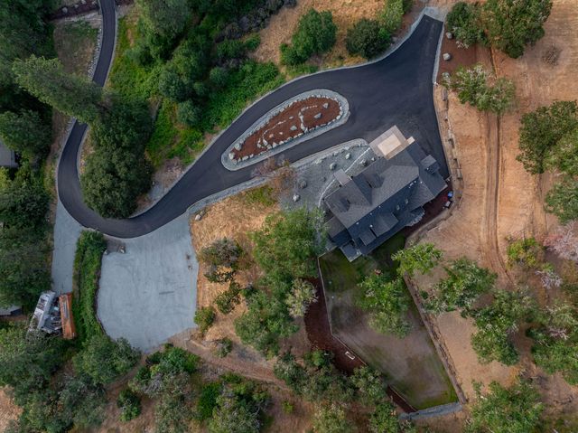 182 Wards Creek Road, Rogue River, OR 97537