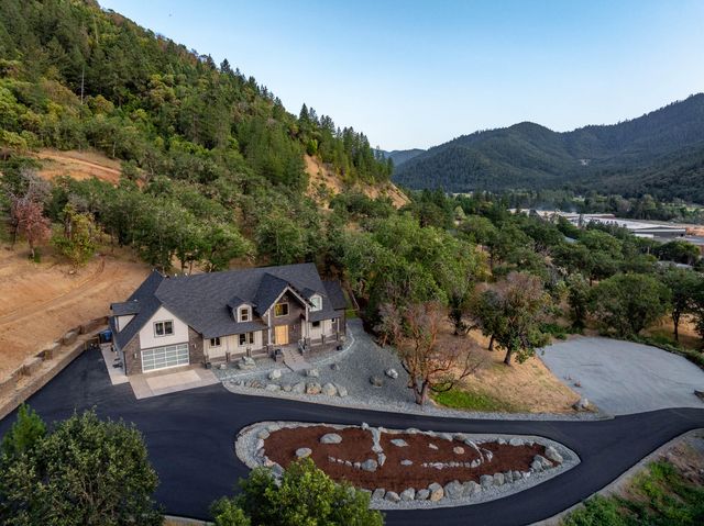 182 Wards Creek Road, Rogue River, OR 97537