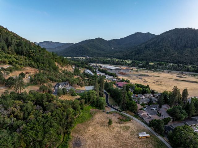 182 Wards Creek Road, Rogue River, OR 97537