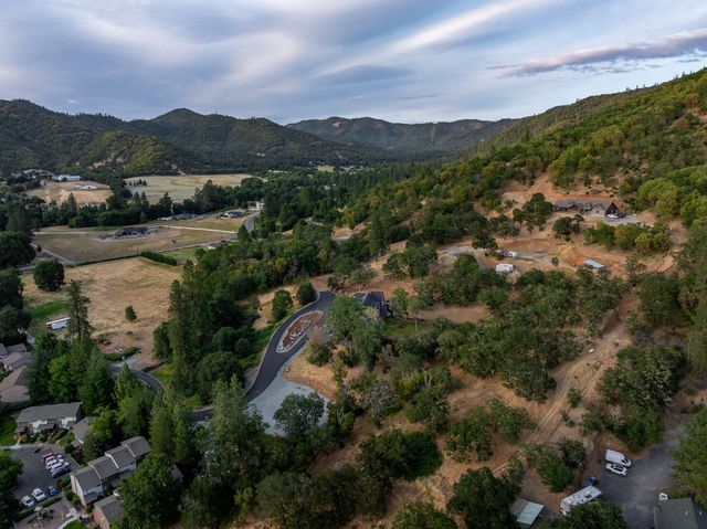 182 Wards Creek Road, Rogue River, OR 97537