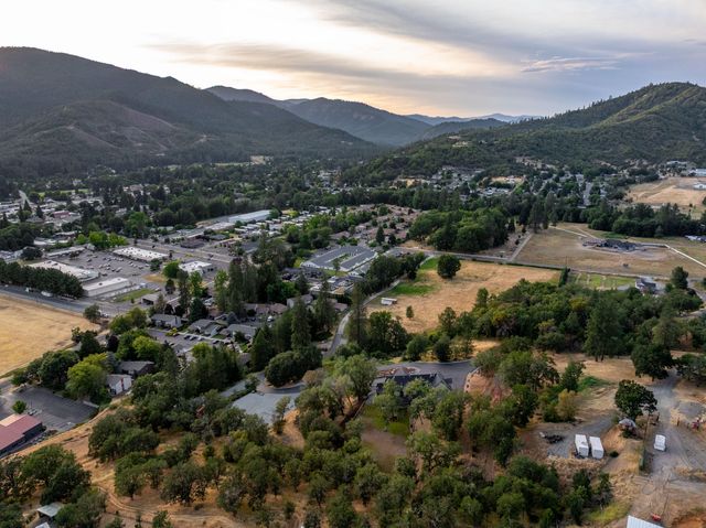 182 Wards Creek Road, Rogue River, OR 97537