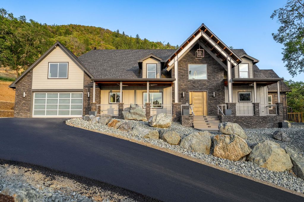 182 Wards Creek Road, Rogue River, OR 97537