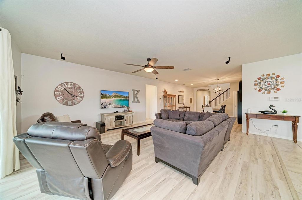 Image 11 of property listing at 10223 57TH COURT E, Parrish, FL 34219