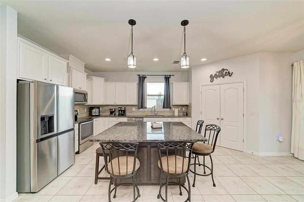 Image 14 of property listing at 10223 57TH COURT E, Parrish, FL 34219