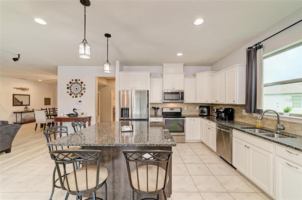 Image 16 of property listing at 10223 57TH COURT E, Parrish, FL 34219