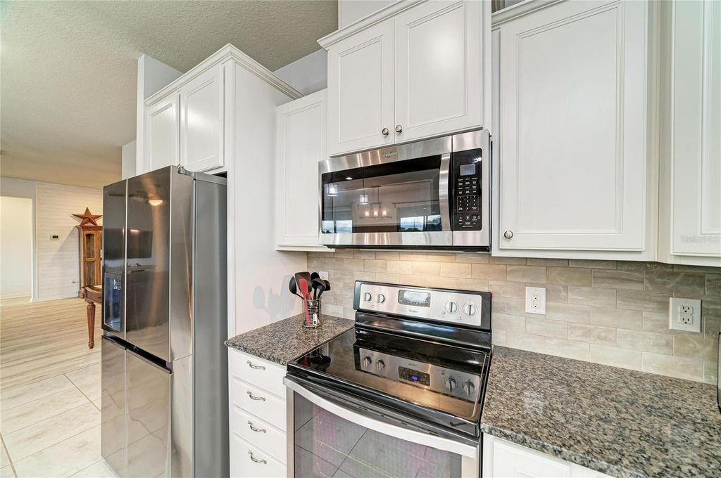 Image 18 of property listing at 10223 57TH COURT E, Parrish, FL 34219