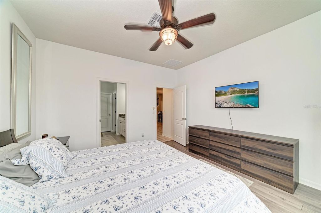 Image 22 of property listing at 10223 57TH COURT E, Parrish, FL 34219