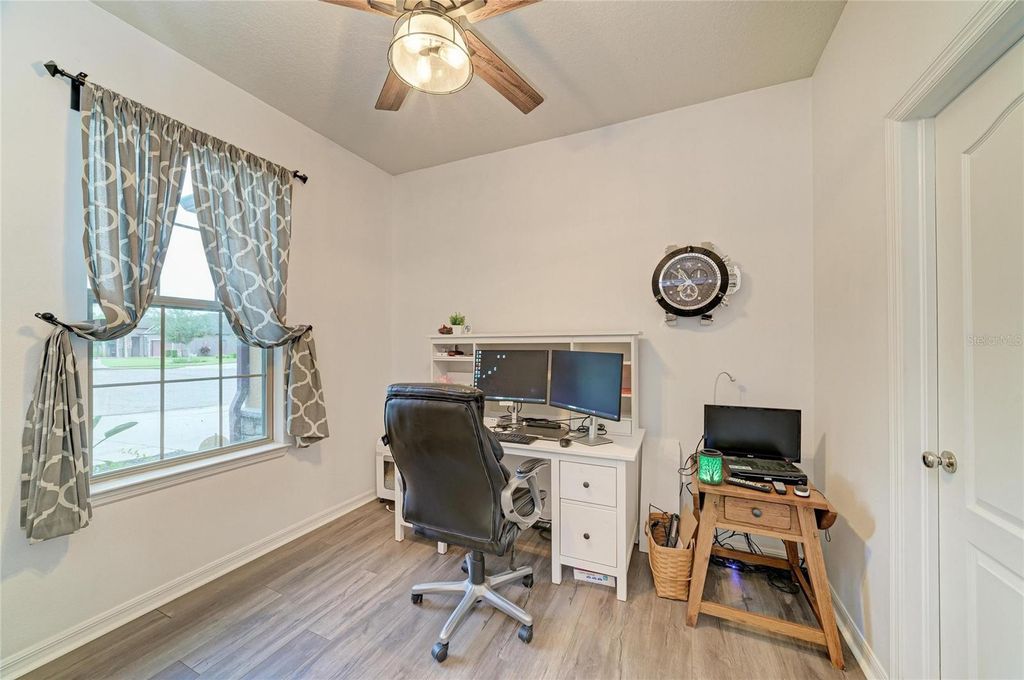 Image 25 of property listing at 10223 57TH COURT E, Parrish, FL 34219
