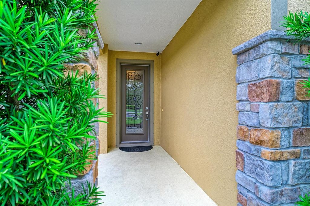 Image 4 of property listing at 10223 57TH COURT E, Parrish, FL 34219