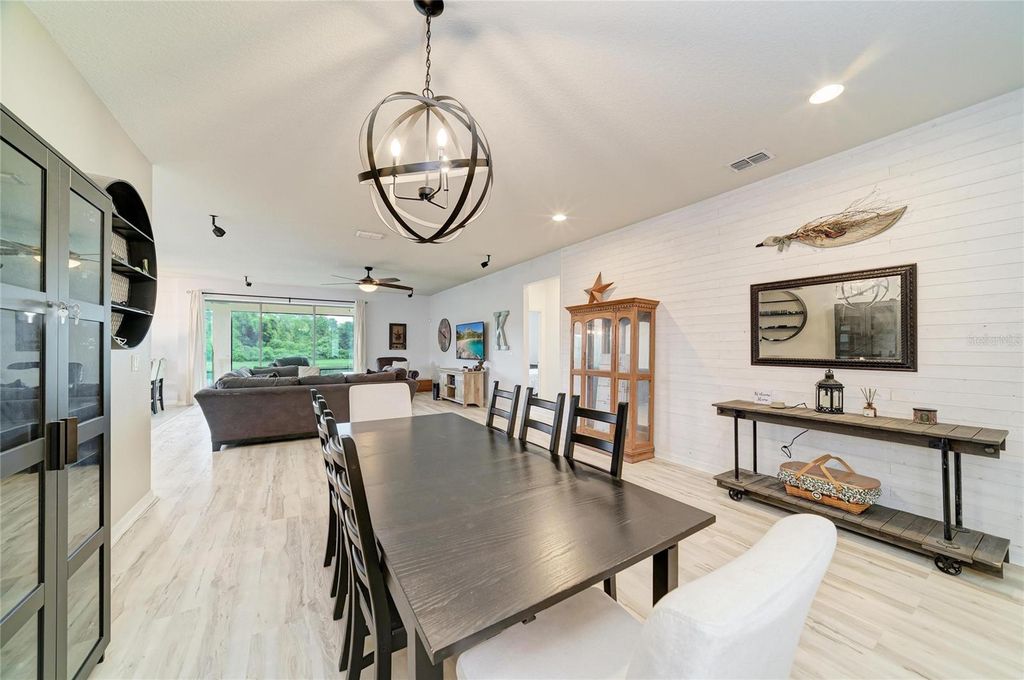 Image 8 of property listing at 10223 57TH COURT E, Parrish, FL 34219