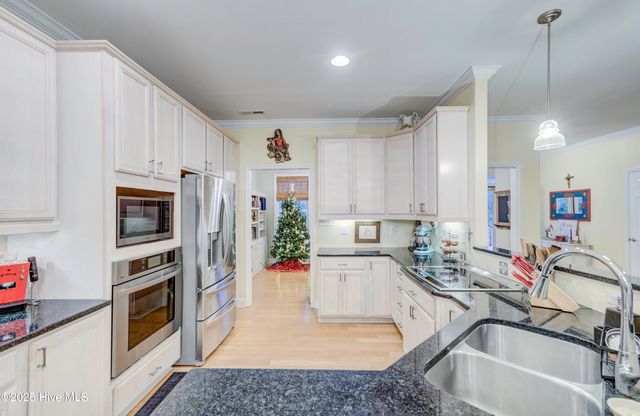 102 Plantation Drive, Swansboro, NC 28584