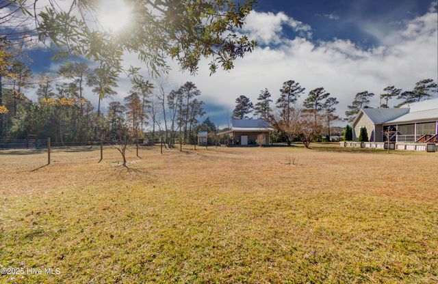 102 Plantation Drive, Swansboro, NC 28584
