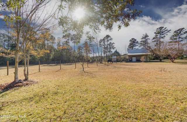 102 Plantation Drive, Swansboro, NC 28584