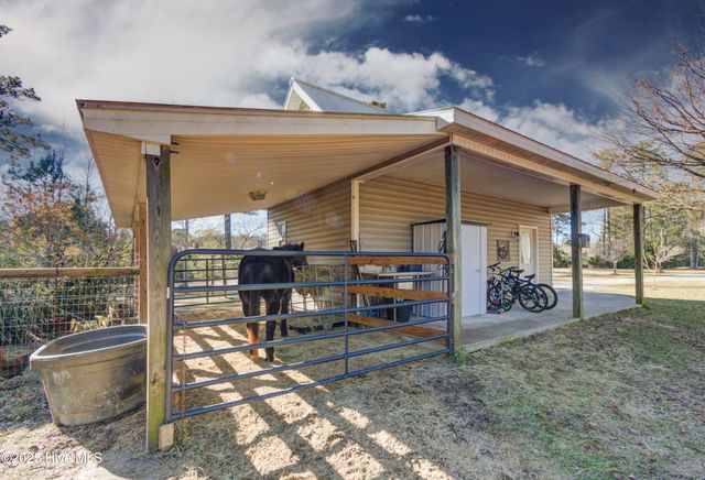 102 Plantation Drive, Swansboro, NC 28584