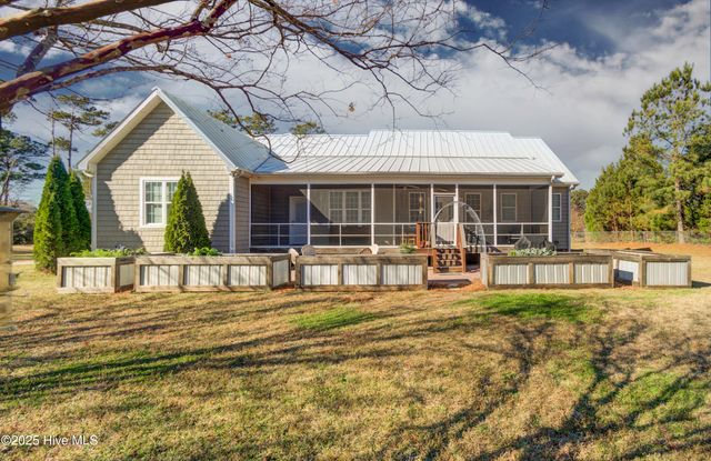 102 Plantation Drive, Swansboro, NC 28584