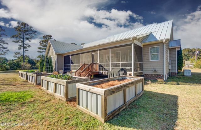 102 Plantation Drive, Swansboro, NC 28584