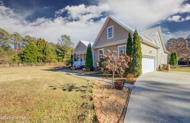 102 Plantation Drive, Swansboro, NC 28584