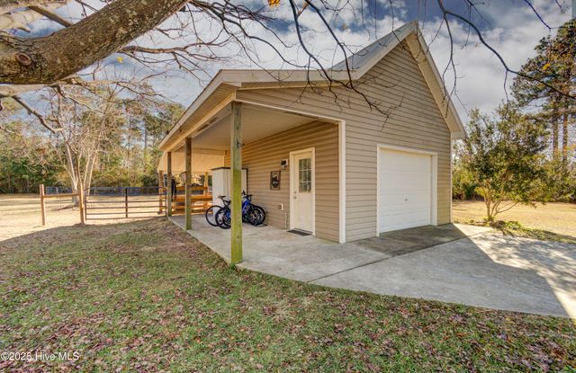 102 Plantation Drive, Swansboro, NC 28584