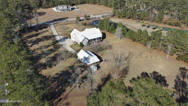 102 Plantation Drive, Swansboro, NC 28584
